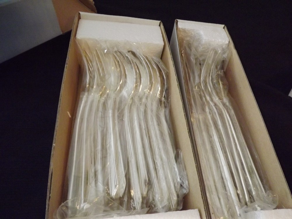 new 20pc SILVER PLATED FLATWARE SET 4-PLACE SETTINGS REGENT SQUARE 2 sets avail