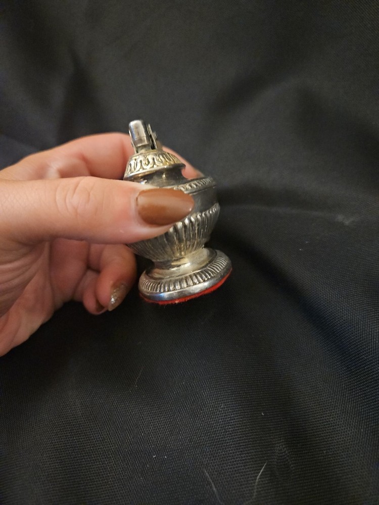 Vintage Ronson Queen Anne Table Lighter