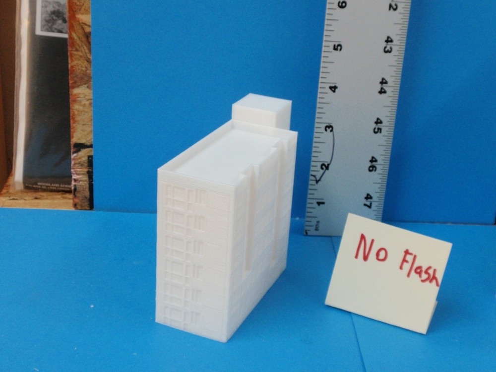 Z SCALE APARTMENT COMPLEX \ MODERN HIGH RISE \ OFFICE BUILDING