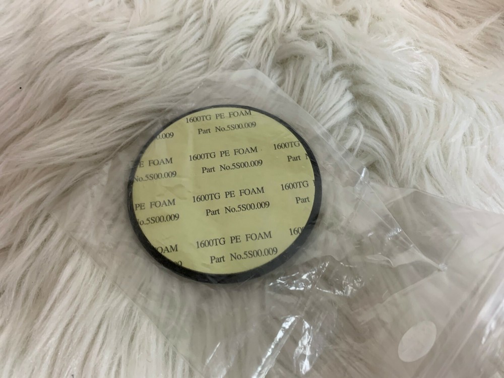 TomTom One 3rd Edition GPS Lighter Adapter Mount Vehicle Navigation Unit Bundle