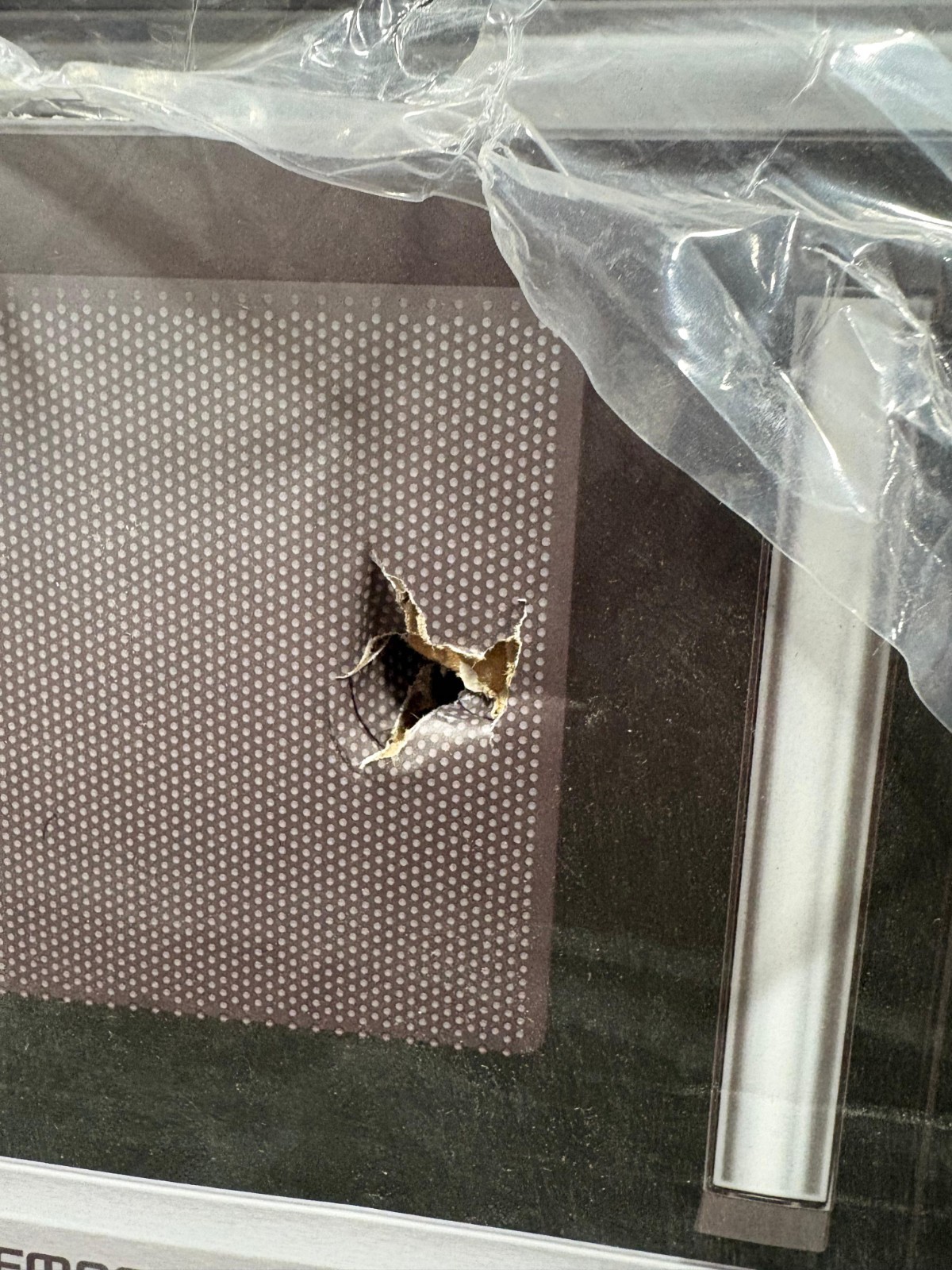 Chefman Countertop 0.9 Cu Ft Microwave (ONE OF THE BOXES IS DAMAGED)