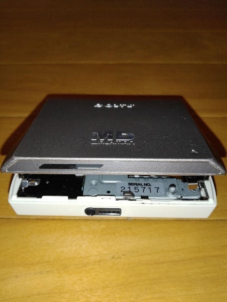 Sony MDLP compatible portable MD player MZ-E75