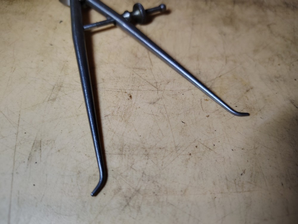 Starrett 4" Spring Joint Inside Divider Caliper Round Leg