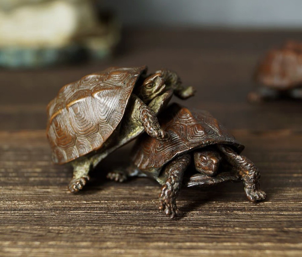 Netsuke Bronze Turtle, Signed, Head & Tail can Move. extreme Detailed.
