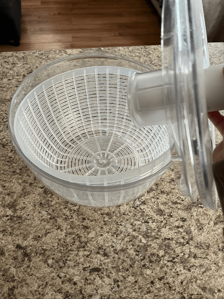 Oxo salad spinner