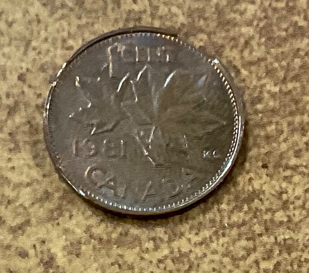 Canada 1981 cent bronze QE2 clipped planchet error curved CLIPS