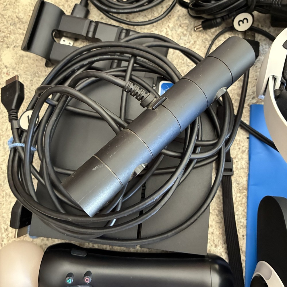 Sony PlayStation VR PSVR (PS4) CUH-ZVR2 Headset/Controllers/Camera Bundle