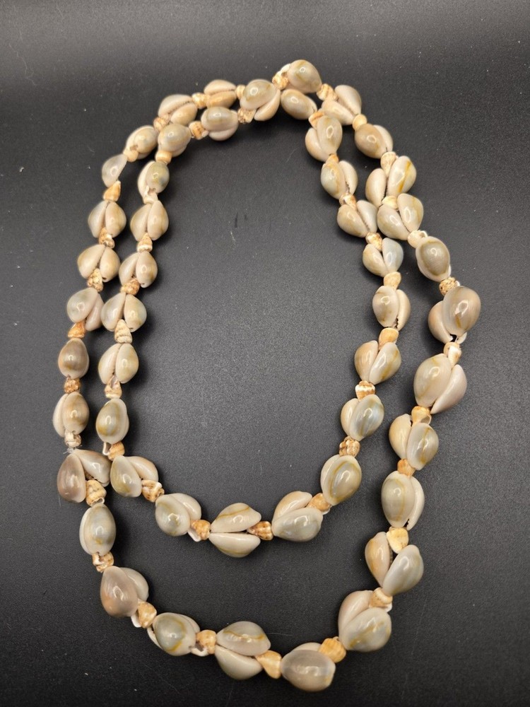 18" Vintage Shell Necklace