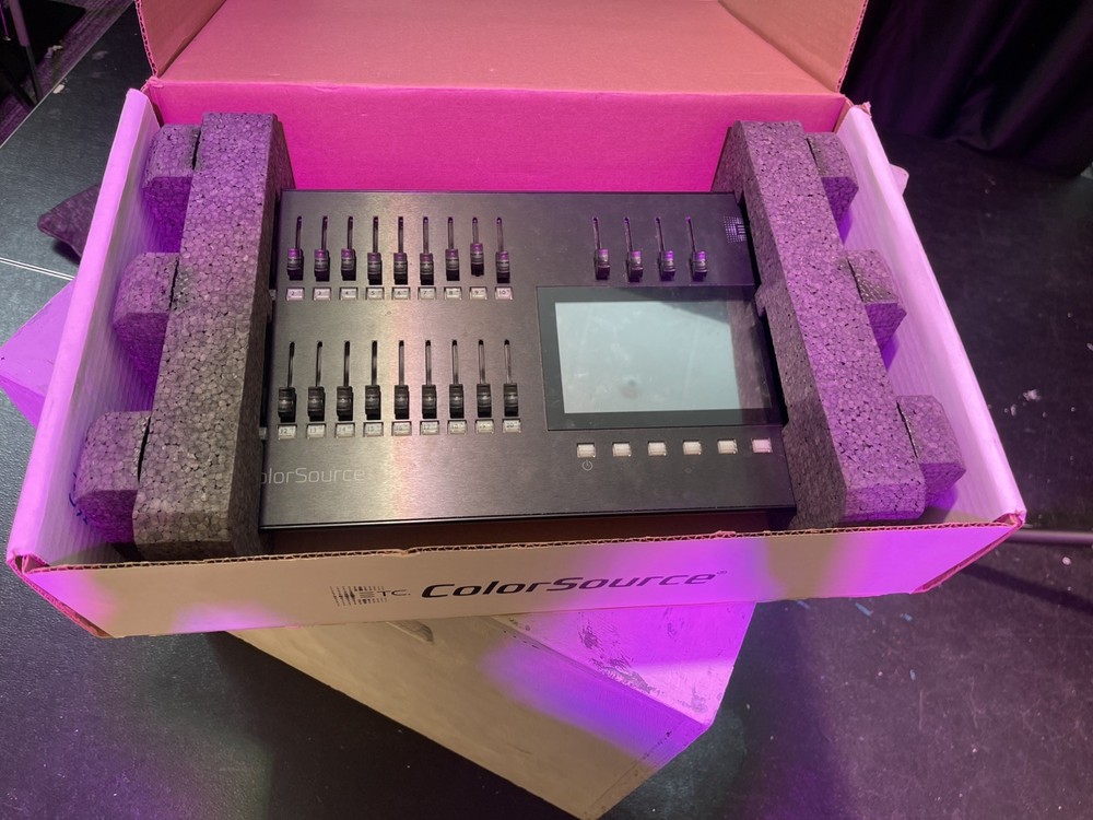 ETC COLORSOURCE 20 DMX LIGHTING CONTROL CONSOLE CG01WMM