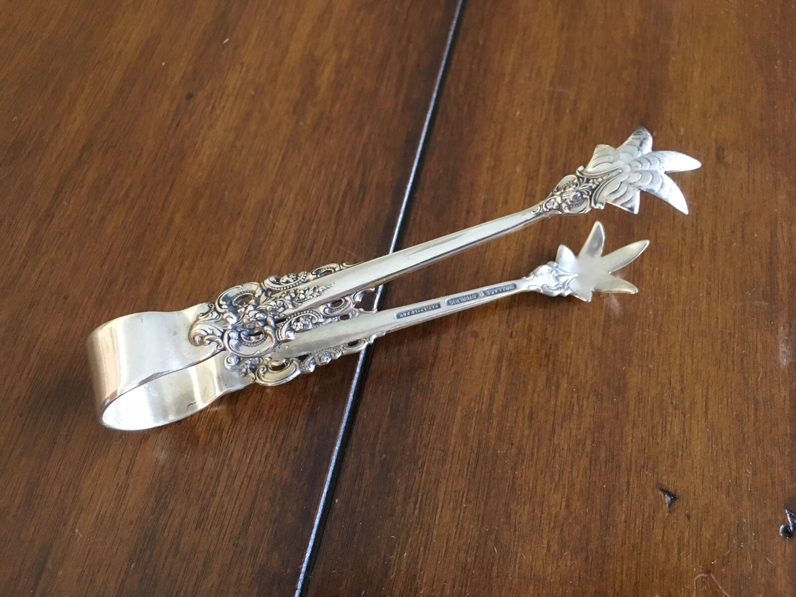 1 CLEAN SUGAR CUBE TONGS WALLACE GRANDE BAROQUE STERLING SILVER GRAND TONG