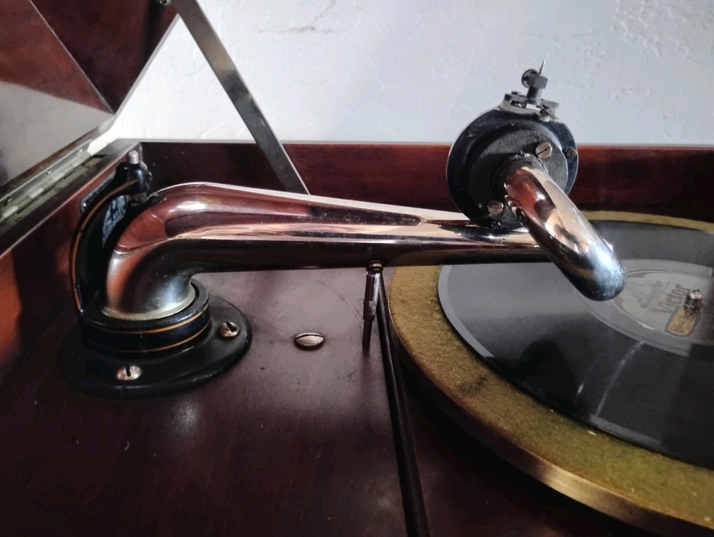 Victrola Talking Machine VV-XI-218629G