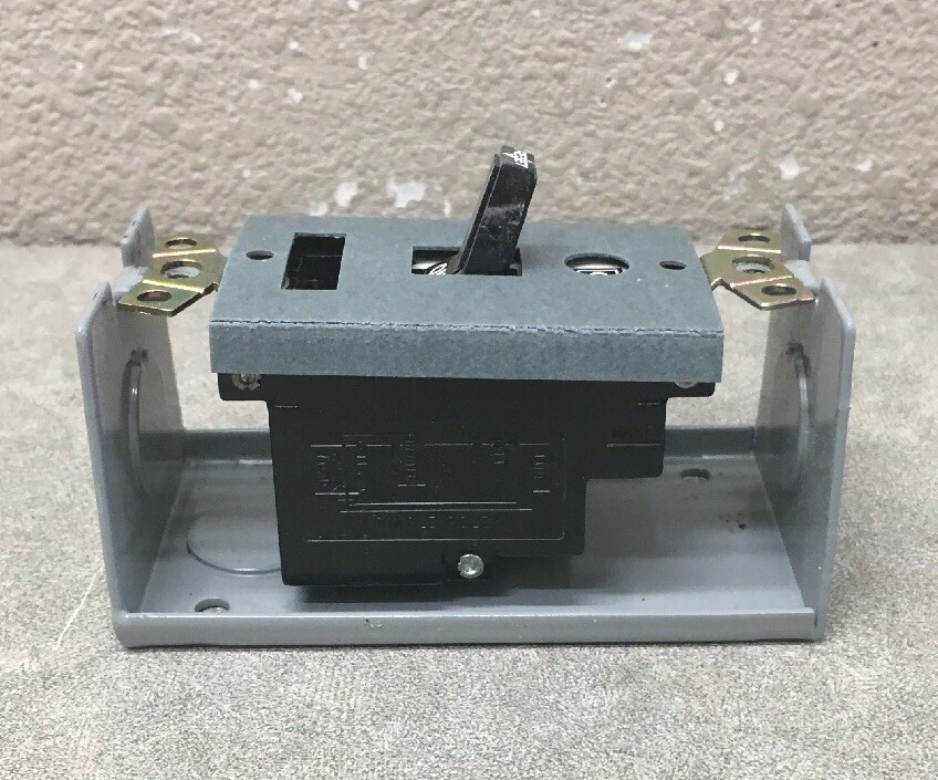 CUTLER HAMMER MST01SN MANUAL MOTOR STARTER (L)