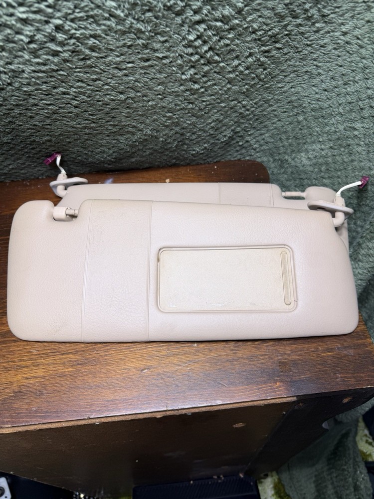 2005 BMW 325i E46 OEM Driver & Passenger Sun Visors