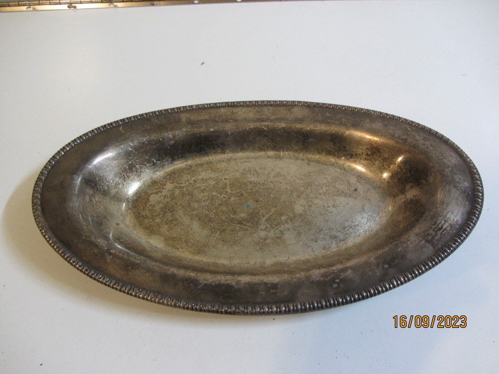 VINTAGE Wm. Rogers Silver Plate OVAL Bread/serving Tray #319