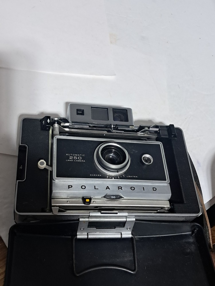 Vintage Polaroid Automatic 250 Camera (e)
