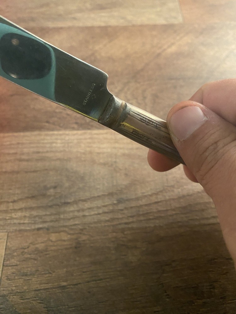 Set of 2 Dinner Knives Silverplated Ornate Unknown Pattern