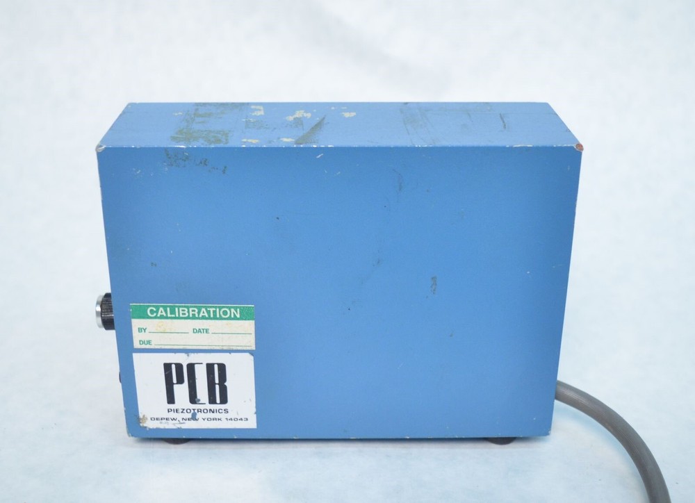 PCB Piezotronics Model 482A10 Accelerometer ICP Amp/Supply