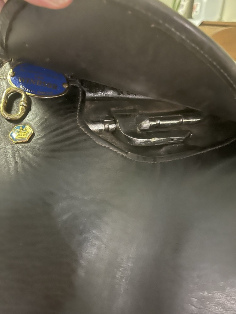 21” Windsor Cutback Saddle Black