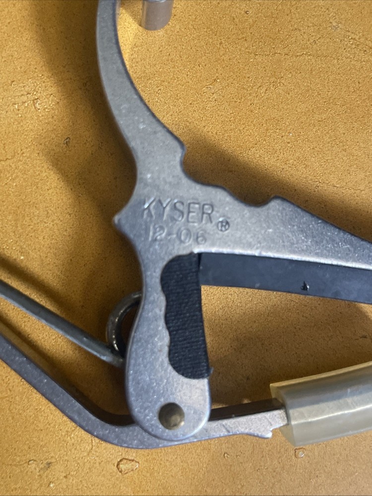 Kyser KG6B 6-String Capo - Silver
