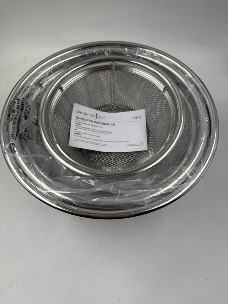 THE PAMPERED CHEF 3PC COLANDER SET (MI1076150)