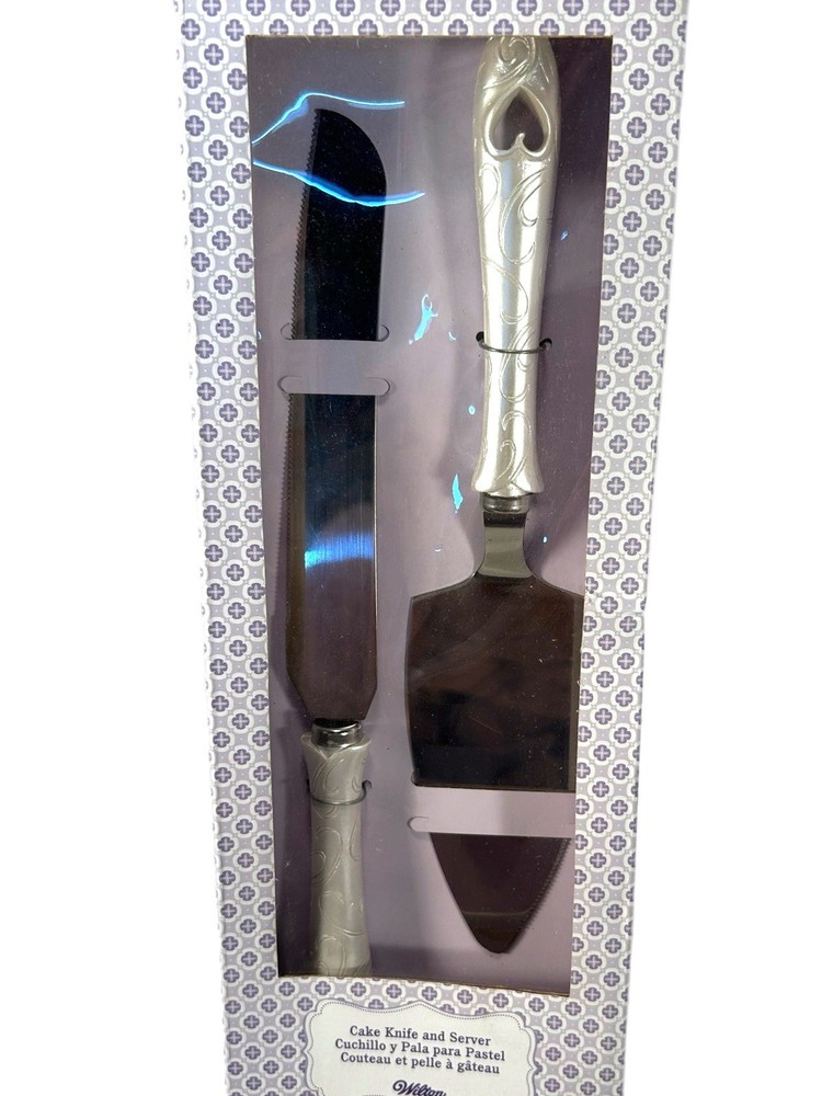 Wilton Interlocking Hearts Design Cake Knife and Server Set (2-Piece)
