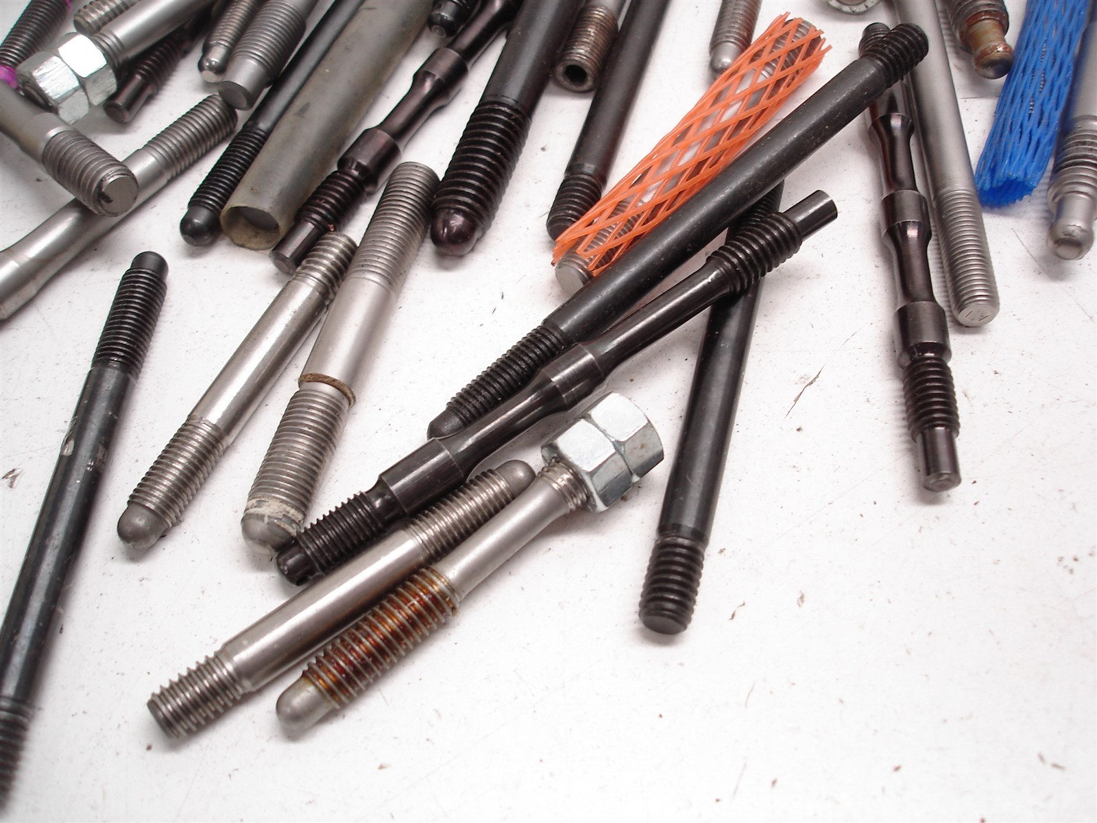 136 ARP / A1 TECHNOLOGIES BULK ASSORTED ENGINE STUDS 5/16"-1/2" HEAD MAIN CARB