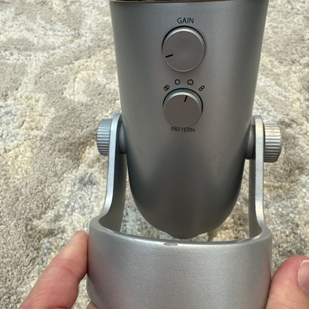 Logitech Blue Yeti USB Microphone Silver With Stand Tested Working