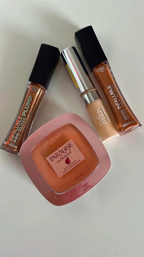 L’Oréal Makeup Set Blush Concealer 2 Lip Gloss Bundle Gift Set