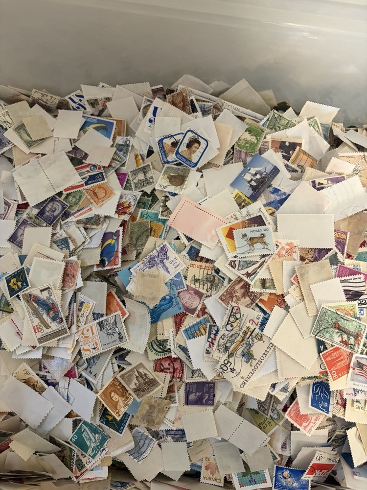 5000 World Stamps Off Paper Mixture In Box For Sorting