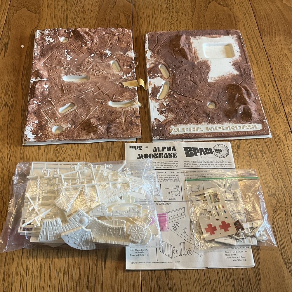 Vintage MPC 1976 Space:1999 Alpha Moon Base STARTED / COMPLETE