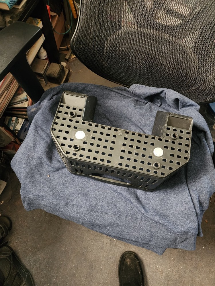 Bottom Under Saet Floor Basket