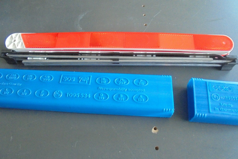 EMERGENCY WARNING TRIANGLE WITH A CASE,PLUS A HIGH VISIBILITY VEST