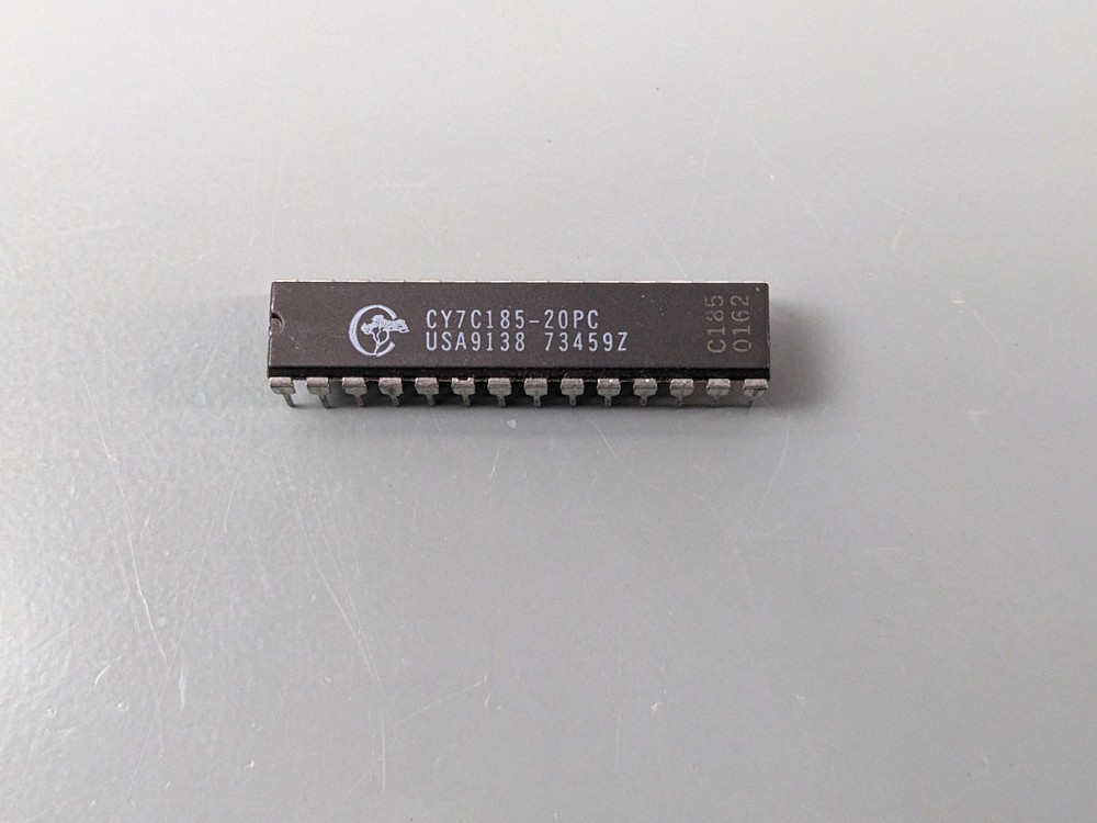 (4) Cypress CY7C185-20PC Parallel SRAM ICs, 64Kbit (8K x 8bit) RAM Memory DIPs