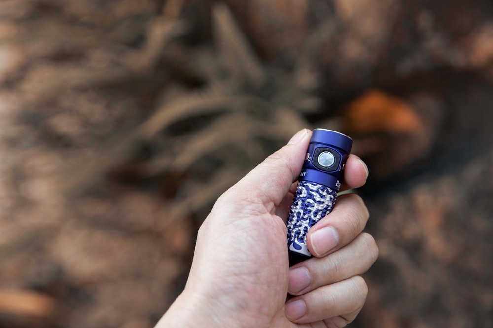 Olight Baton 4 Blue Phantom Flashlight & Oclip Ultra Snowy Summit Clip-On Light