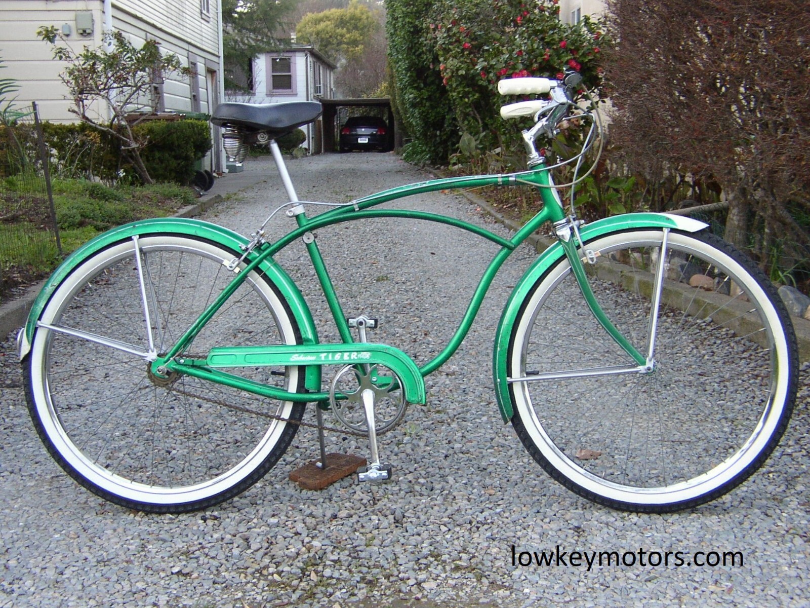 NEW SCHWINN HARDWARE KIT screws nuts frame chainguard fender fork rack DX B6