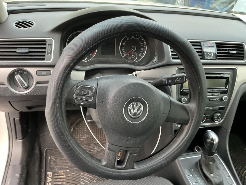 PASSAT 2015 Glove Box 4936879
