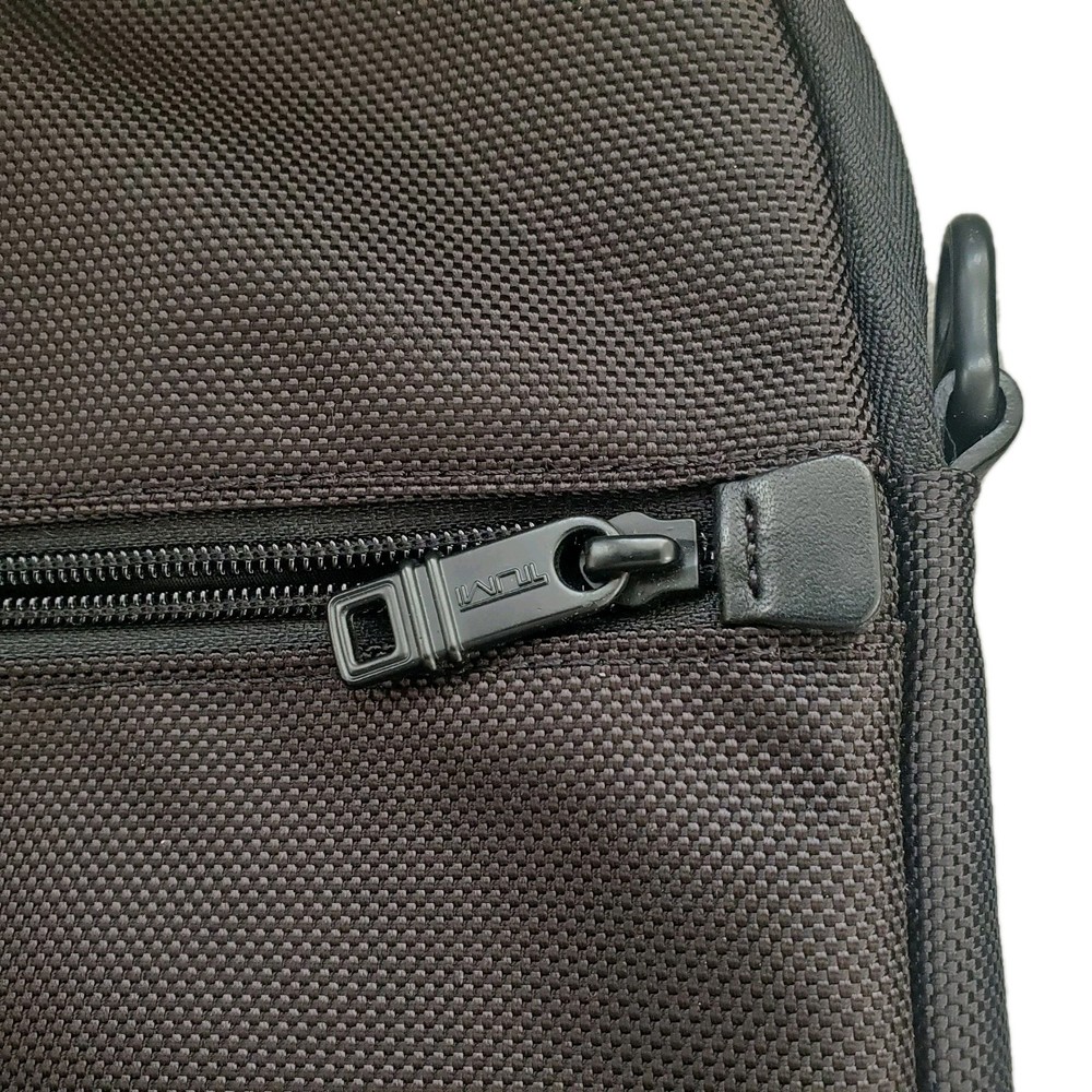 Tumi BriefCase Lap Top Bag Computer Black. No Strap. Excellent Condition