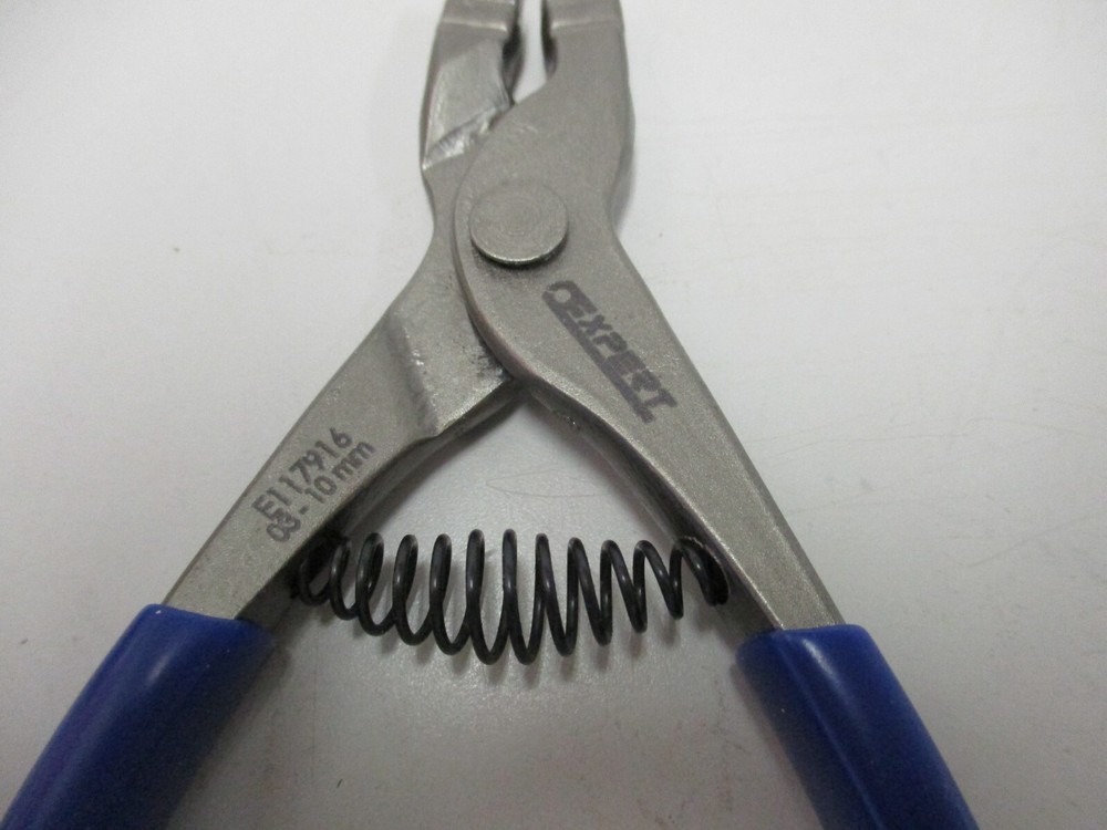 Expert 90-Degree External Retaining Plier (E117916)