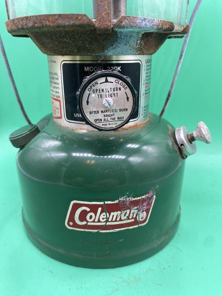 Vintage Coleman Dated 5/82 Double Mantle Lantern Model 220K