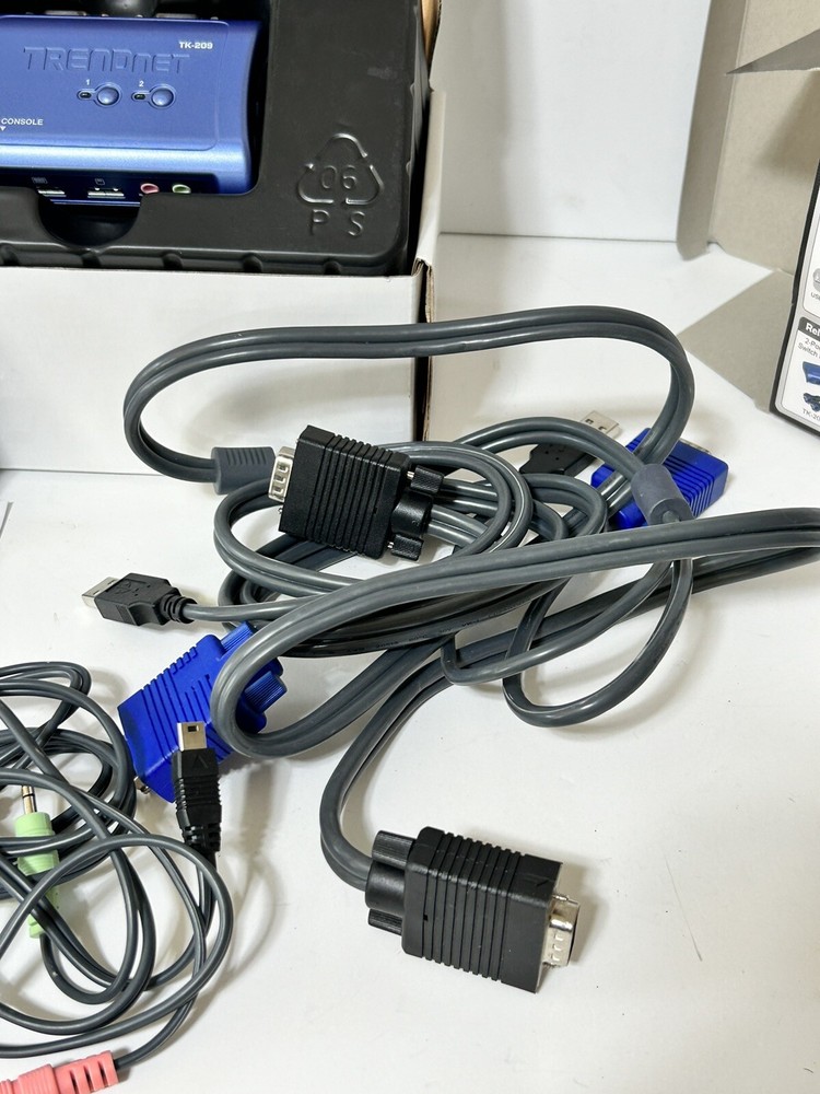 NEW Trendnet 2 Port PS/2 KVM Switch Kit W/Audio Controls 2 Computers TK-208K