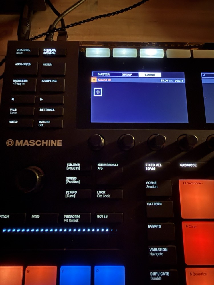 Native Instruments MASCHINE MK3 Sampler & Sequencer 16 Pad Triggers Black