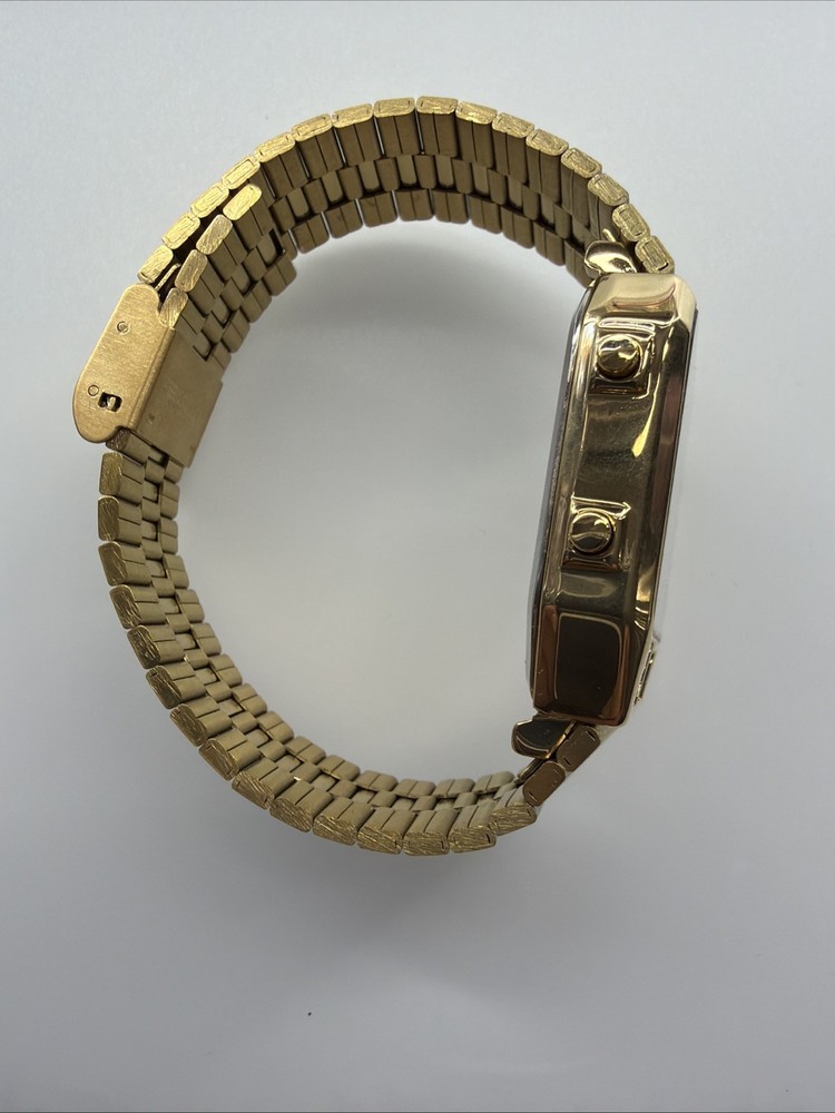 Multifunctional Watch with Temperature Display