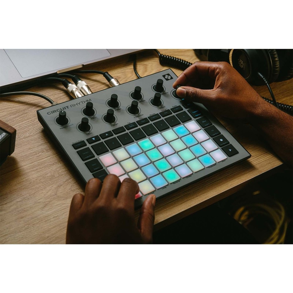 Novation Circuit Rhythm Beatmaking Sampler Groovebox Drum Machine Sequencer