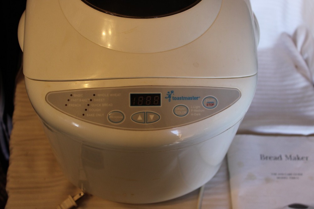 Toastmaster Automatic Bread Maker Machine TBR15 Manual EUC Works!!