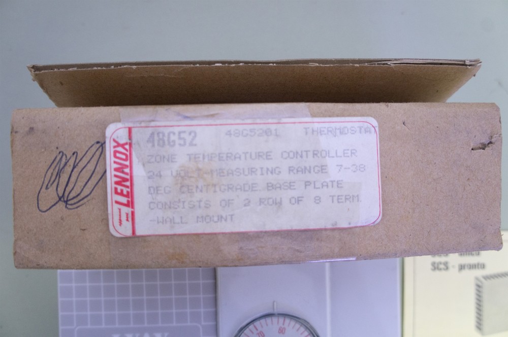Lennox SCS Staefa Control System LVAV Varizone Temp Controller 48G52 35147B