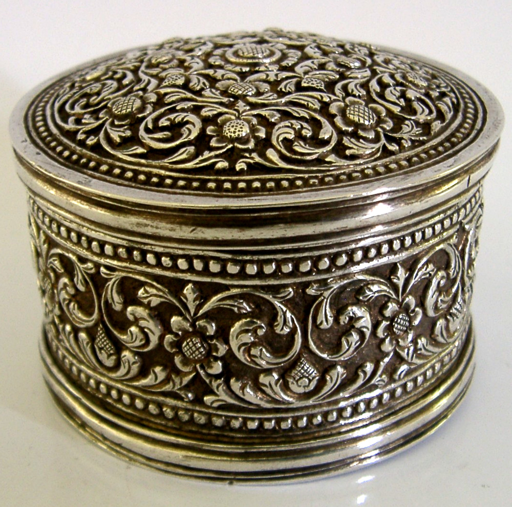 STUNNING 100g INDIAN CEYLON SOLID SILVER TABLE BOX c1900 ANTIQUE