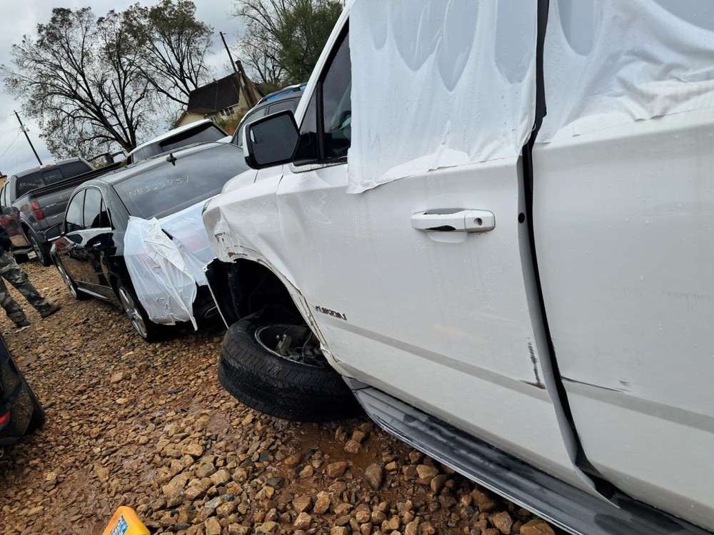 Fuse Box Engine Fits 15-20 ESCALADE 4846366