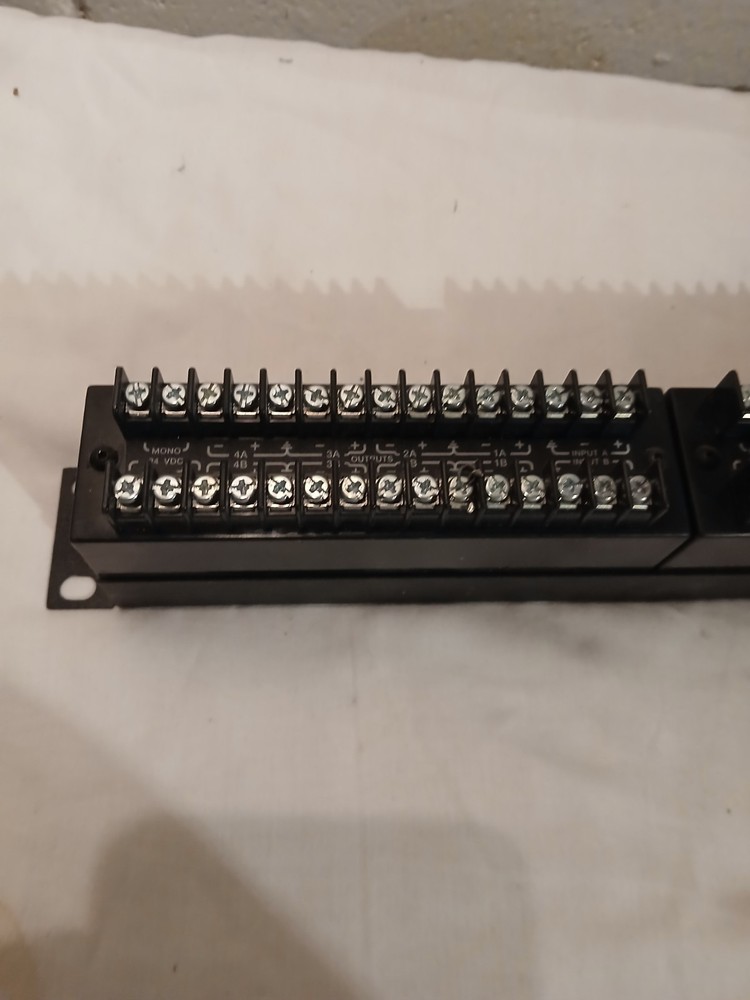 Radio Systems Ru-4a4d Distribution Amplifier Rack