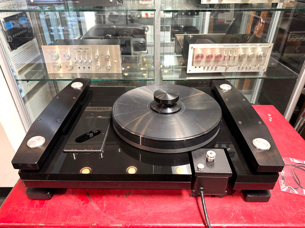 Basis Ovation turntable with dust cover