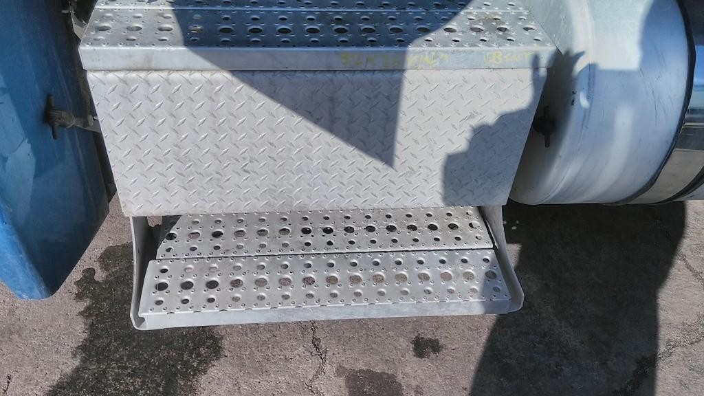 Replaces 2011 FREIGHTLINER COLUMBIA 120 BATTERY BOX 3930003